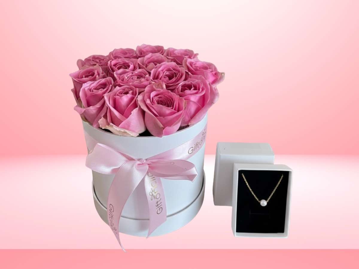 Mom Pearl Floral Box & Necklace Set