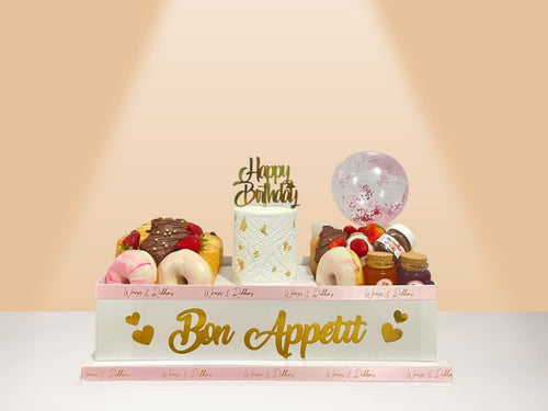 breakfast box for her with mini cake and balloon