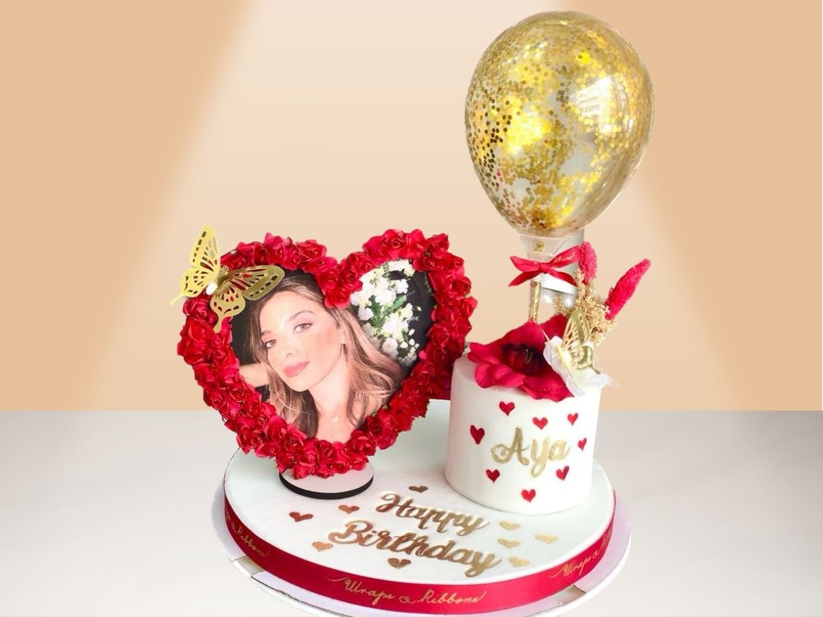 heart photo frame and cake