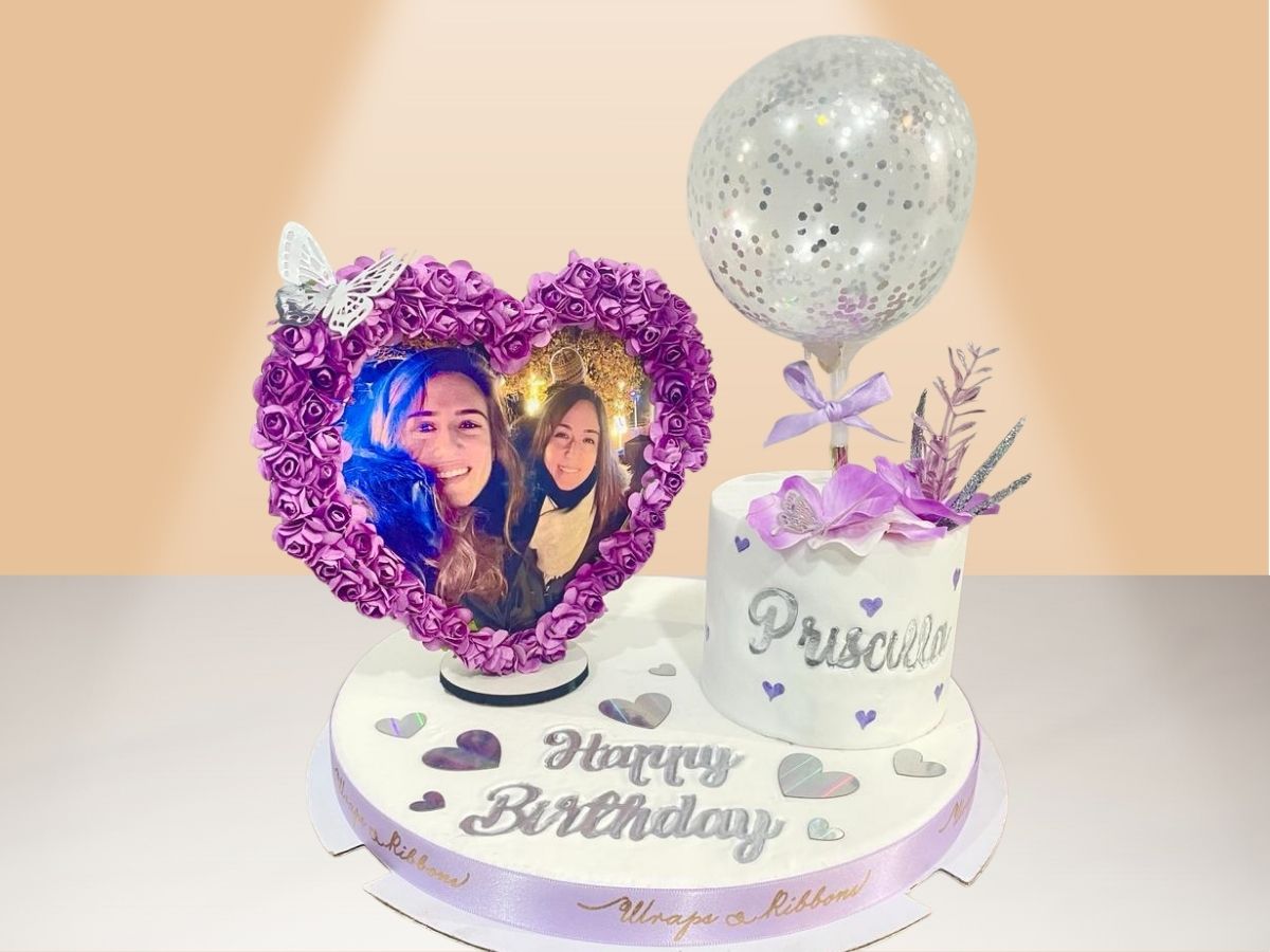 heart photo frame and cake