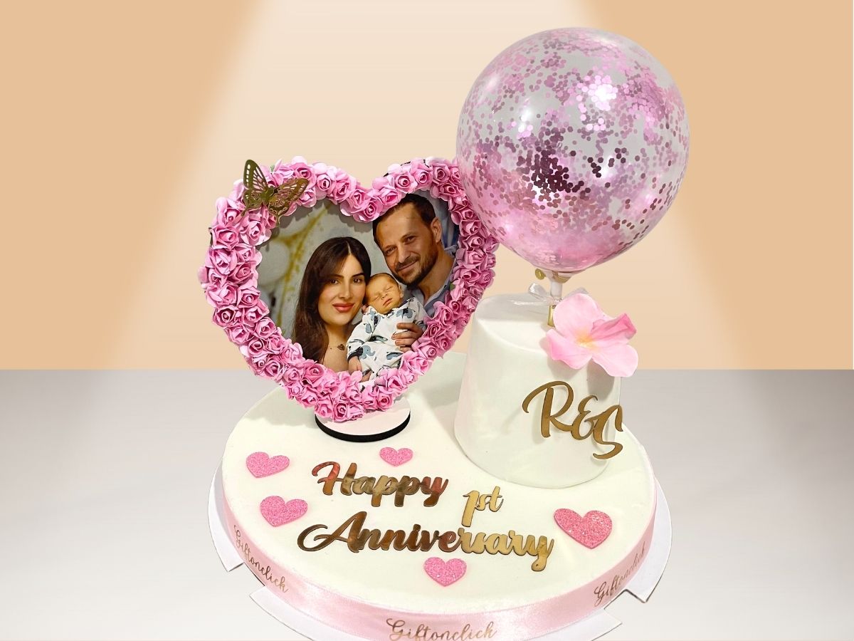 heart photo frame and cake