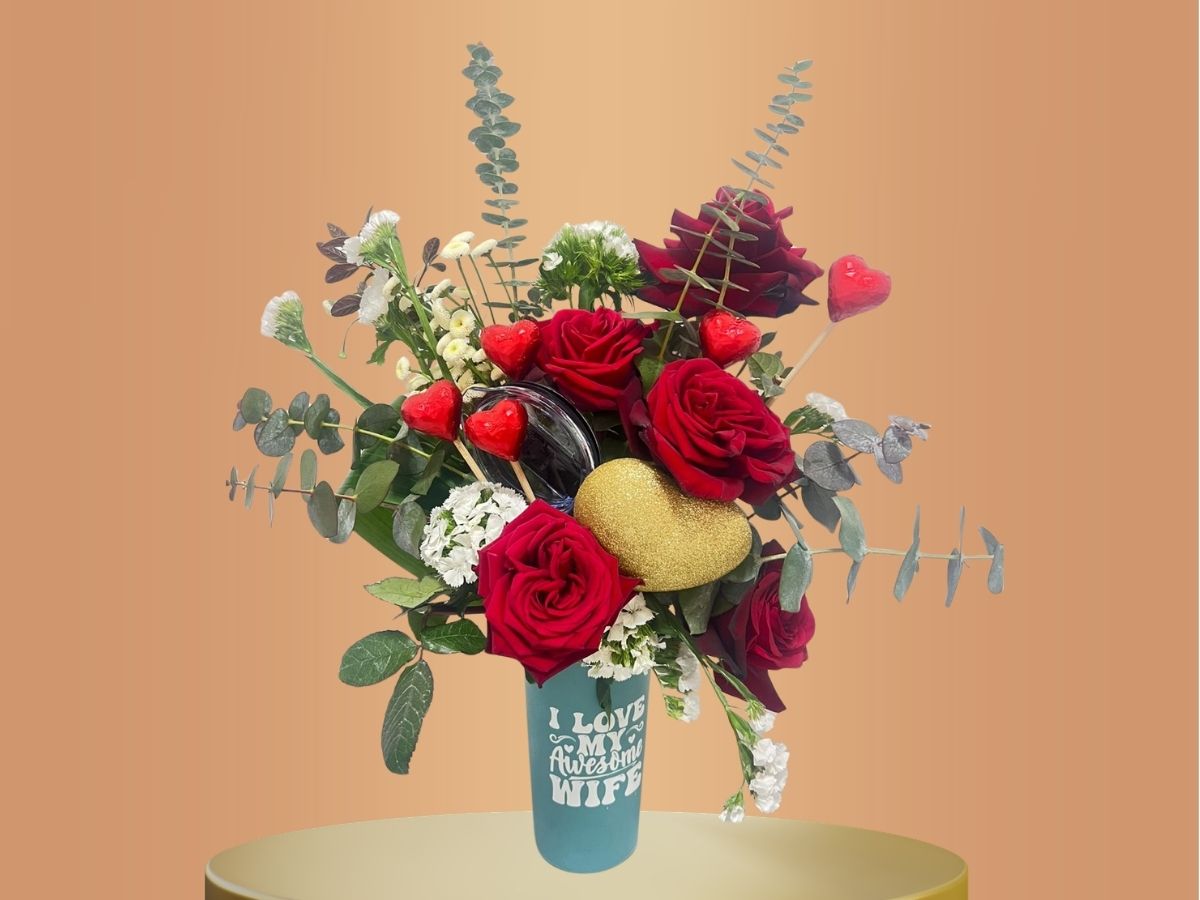 "I Love My Wife" Bouquet with 5 red roses, mixed flowers and heart chocolate pieces in stainless steel cup – Gift On Click Lebanon


