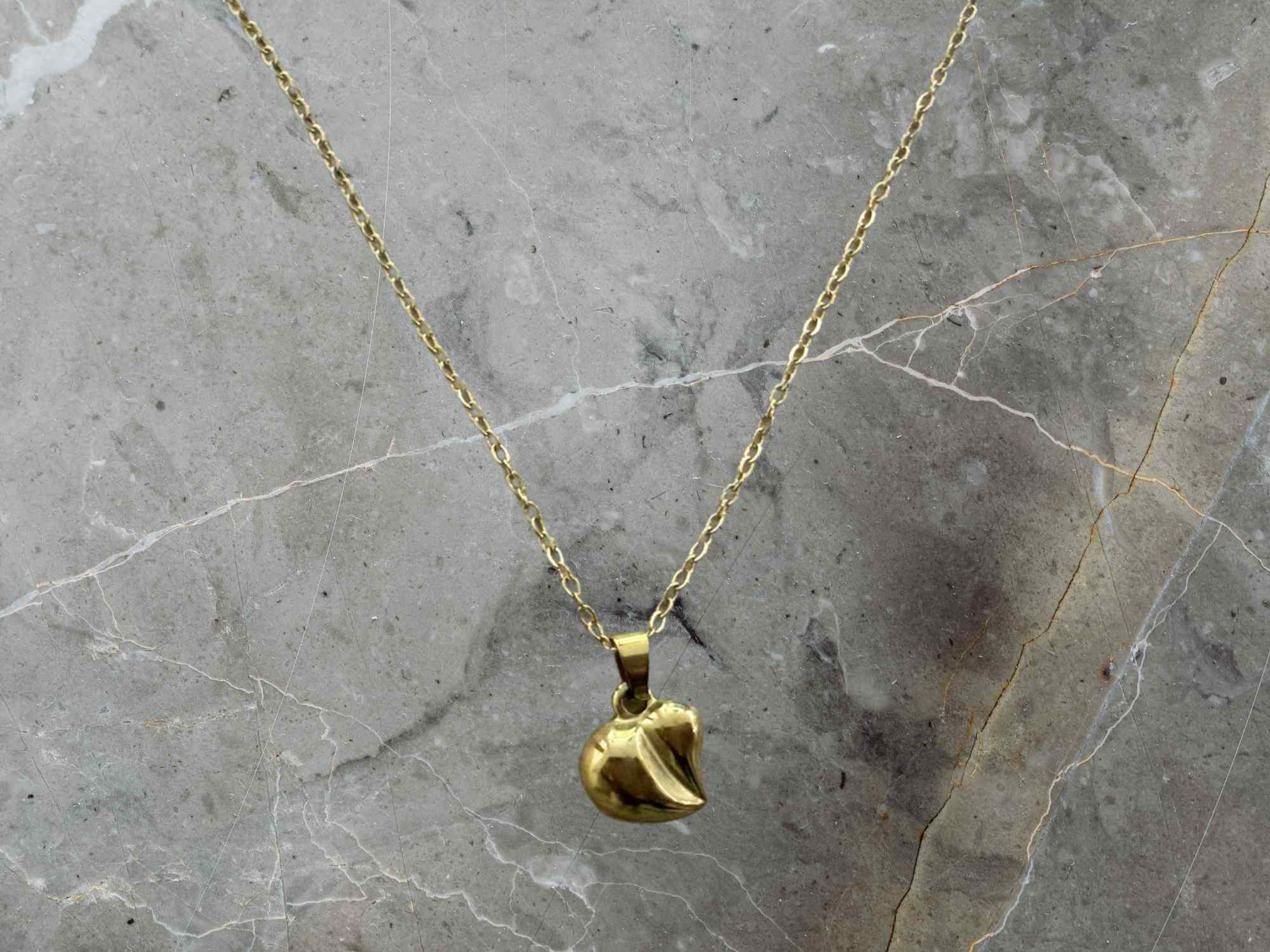 gold platted heart shaped necklace