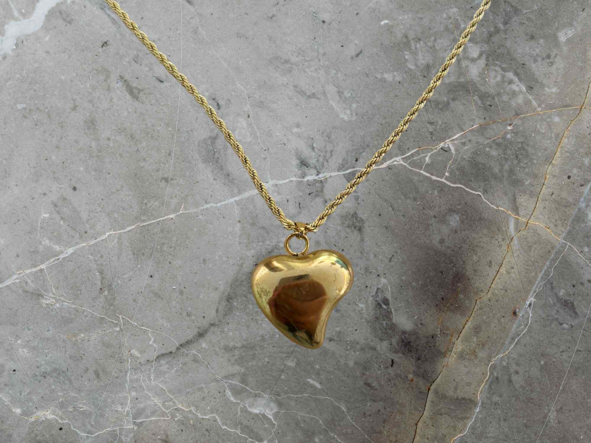 gold platted heart shaped necklace