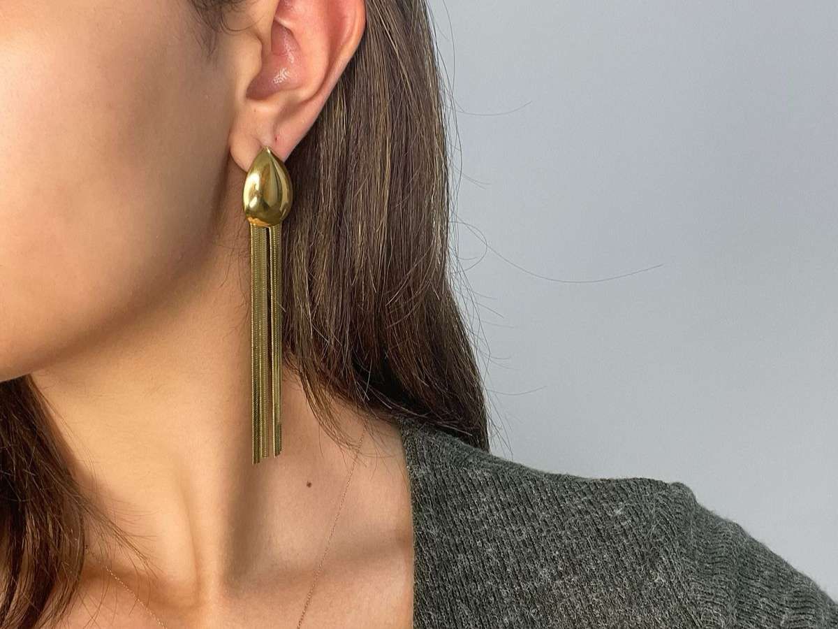 Gold tassel earring 
