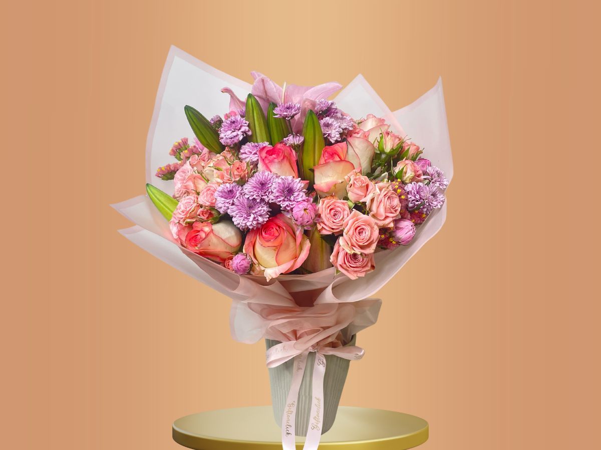 Pink Dreams Bouquet with 10 pink roses, baby roses and seasonal flowers – Gift On Click Lebanon

