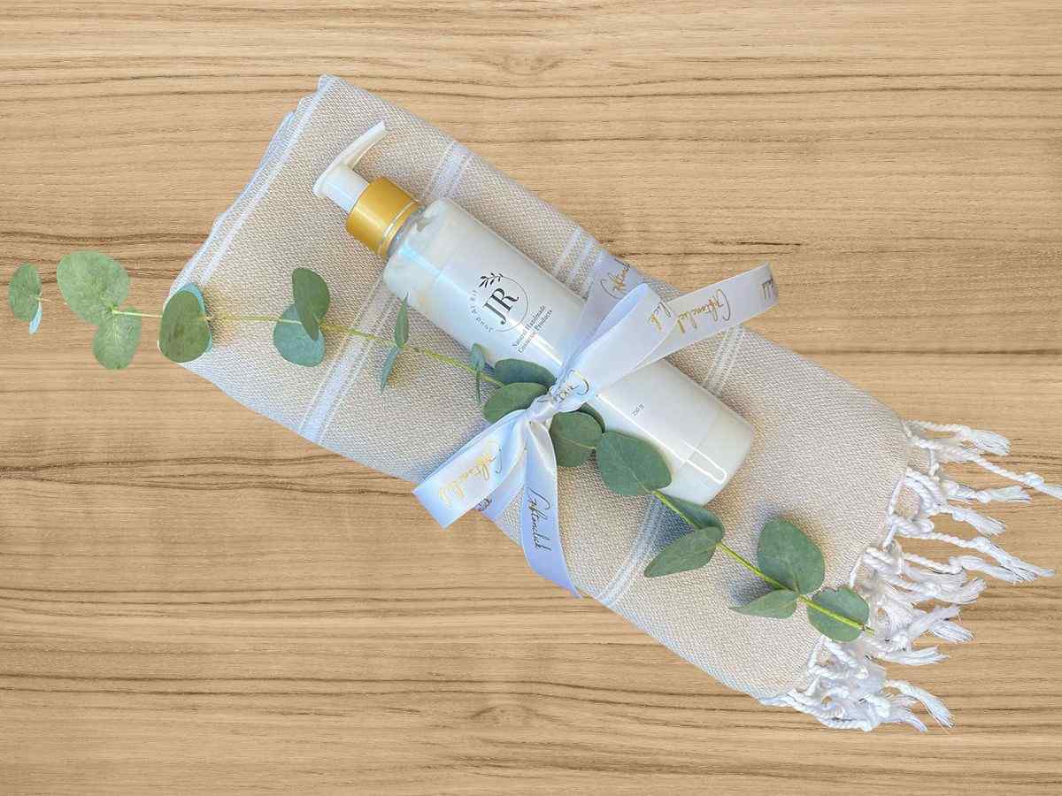 turkish towel with body lotion