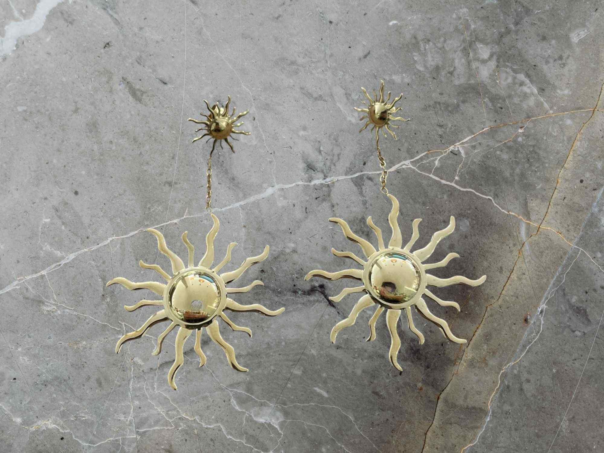 Gold sun-shaped earrings 