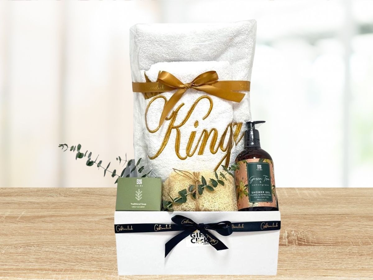 giftbox with king embroidered towels, shower gel, traditional soap and luffa