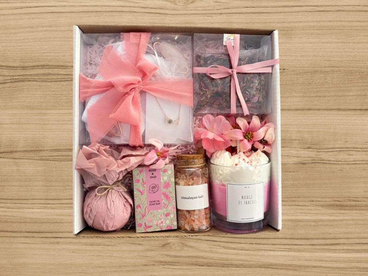 giftbox with candle, bath salts, soap, bath bomb, face roller, tea bag and necklace