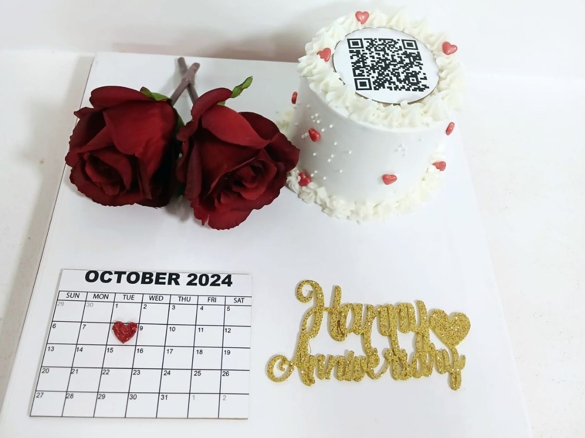 cake with qr code