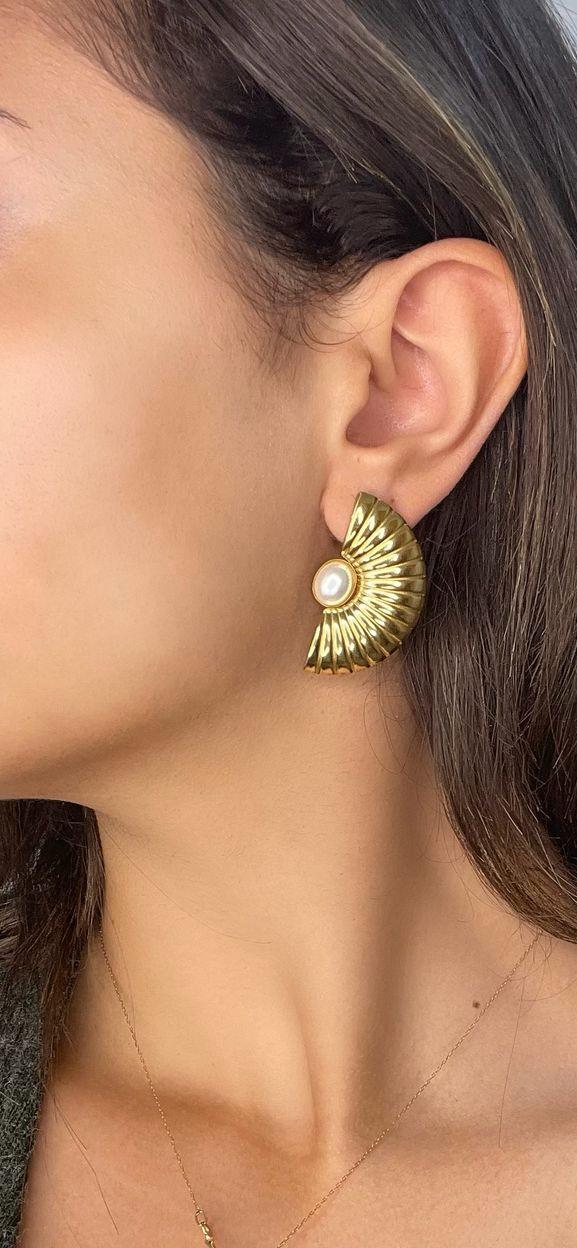 Gold earring with a pearl center