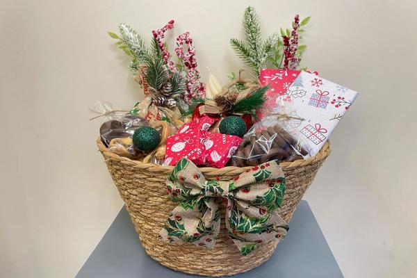 Christmas Basket of Delights|Giftonclick