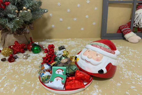 Jolly Goodies Santa Plate