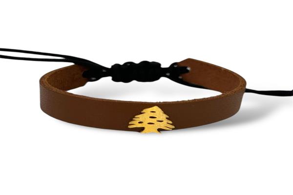 Leather bracelet with cedar