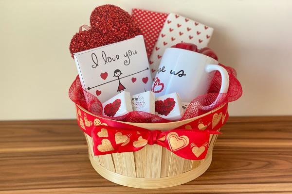 Hugs and Kisses Basket|Present