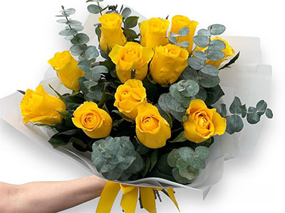 12 yellow roses Bouquet
